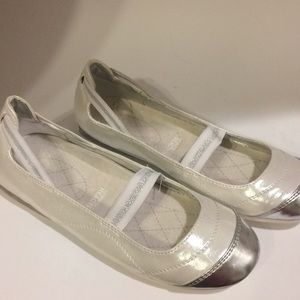 FINAL SALE NIB 4.5 Kenneth Cole Silver & Platinum Ballet